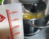 Foto del paso 4 de la receta: Torta de manzana invertida con bizcochuelo simple (tipo vainillas)
