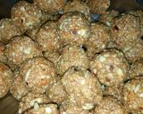 तिल लड्डू नारियल और नट्स के साथ (Til ladoos with coconut and nuts recipe in hindi) रेसिपी चरण 3 फोटो