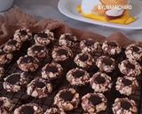 Foto langkah ke 6 dari resep Thumbprint Chocolate.