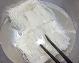 Hình bước làm 1 của món Bún xào Singapore (vị cà ri)