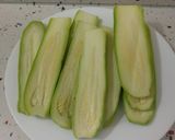 Foto del paso 1 de la receta: Timbal de calabacines y tomates asados con crema de berberechos y gambas al ajillo