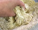 Foto del paso 2 de la receta: Pancitos negros con harina integral de trigo sarraceno, sin gluten, veganos, sin levadura