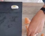Une image de l'étape 2 de Nigirizushi au saumon.