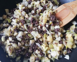 Foto del paso 4 de la receta: Quiche hojaldrado de morcilla, manzana y nueces🍎🧀🍏
