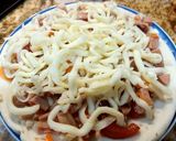 Hình bước làm 2 của món Pizza xúc xích, thanh mực, cà chua, hành tây, nấm