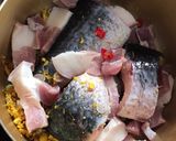 Hình bước làm 1 của món Cá Kho Thịt