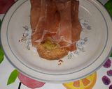 Foto del paso 4 de la receta Tostada de jamón serrano con esnacks de jengibre al ajo y perej