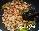 A picture of step 3 of Urad Badi and Aloo Curry.
