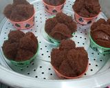 Foto langkah ke 5 dari resep Bolu coklat mekar anti gagal (no telur, no mixer).