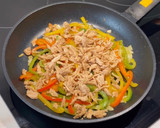Foto del paso 3 de la receta: Noodles de arroz con pimientos y pollo