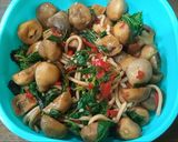 รูปขั้นตอนการทำที่ 4 ของ ผัดสปาเก็ตตี้,กะเพรา,เห็ดฟาง - คีโต,วีแกน,เจ