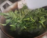 Foto langkah ke 4 dari resep Tumis Kangkung Bumbu Bawang.