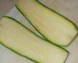 Foto del paso 1 de la receta: Calabacitas rellenas de atún a la mexicana