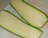 Foto del paso 1 de la receta: Calabacitas rellenas de atún a la mexicana