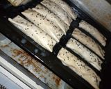 A picture of step 12 of Crunchy chicken filo cigars.