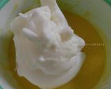 Foto langkah ke 3 dari resep Hokkaido Chiffon Cupcake.