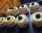 A picture of step 6 of Mayo vegies mini sandwich.