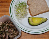 Foto del paso 1 de la receta: Avocado toast con hongos cremini