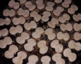 Foto del paso 4 de la receta: Bizcochitos de queso crema + quesos sardo y colorado
