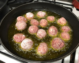 Foto del paso 4 de la receta: Albóndigas en salsa de champiñones variados y trigueros silvestres de temporada