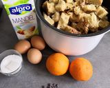 Une image de l'étape 1 de Mendiant pépites de chocolat, lait d'amande et jus d'orange.