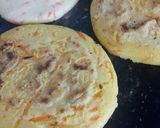 Foto del paso 2 de la receta: Arepas de maíz precocido con zanahoria relleno que queso