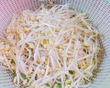 Hình bước làm 1 của món Mì trứng xào mực và thịt xá xíu