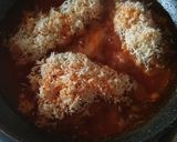 Foto del paso 5 de la receta: Pollo empanizado con queso en salsa de tomate