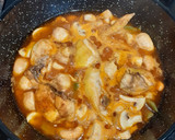 Foto del paso 3 de la receta: Pollo en salsa y verduritas. (Comida aprovechamiento)