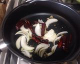 Foto del paso 2 de la receta: Frijoles fritos acompañados de totopos