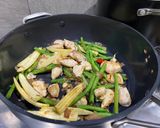 A picture of step 3 of Pad Kee Mao - Drunken Noodles.