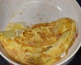 Foto langkah ke 5 dari resep Potato Cheese Omelette.