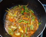 รูปขั้นตอนการทำที่ 4 ของ เนื้อสับผัดเครื่องแกงราดหน้าข้าว