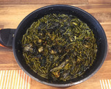 Foto del paso 9 de la receta: Fideuá de gallo pedro y chipirones en tinta