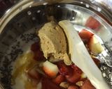A picture of step 3 of Strawberry Peanuts Overnight Oats.