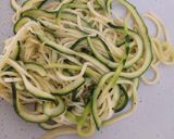 Foto del paso 6 de la receta: Tallarines de Zapallo Italiano con salsa de tomate