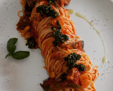 Foto del paso 6 de la receta: Espaguetis amatriciana con alcachofa y albahaca con parmesano