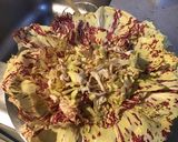 Une image de l'étape 2 de Salade castelfranco au chèvre et noix sauce au miel.