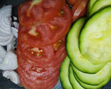 Foto del paso 1 de la receta: "Pastel" de tomate, zapallitos, cebolla y queso!🍅🧀🧅