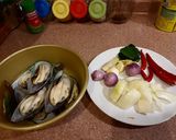 Foto langkah ke 1 dari resep 156.Kerang hijau Saos padang.