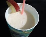 A picture of step 2 of Apple milk shake.