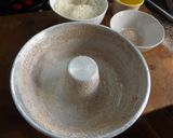 Foto del paso 3 de la receta Bizcocho nevado de castaña con pepitas de chocolate y castañas almibaradas