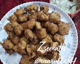 A picture of step 3 of Dill Wale Mysore Bondas or Mysore Bondas with Dill Leaves.