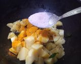 A picture of step 5 of Achari aloo.
