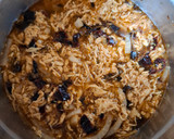 Foto del paso 3 de la receta: Pollo deshebrado con chile ancho