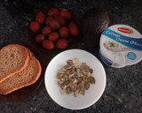 Foto del paso 1 de la receta: Tosta de queso cottage y aguacate