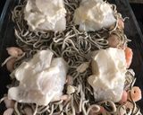 Foto del paso 4 de la receta: Bacalao al horno con gulas y gambitas