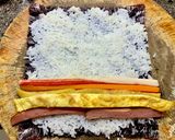 Hình bước làm 3 của món Cơm cuộn Kimbap (không dùng mành tre)