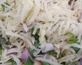 A picture of step 2 of Noodles Pakoray.