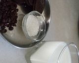 A picture of step 1 of Oreo MilkShake.